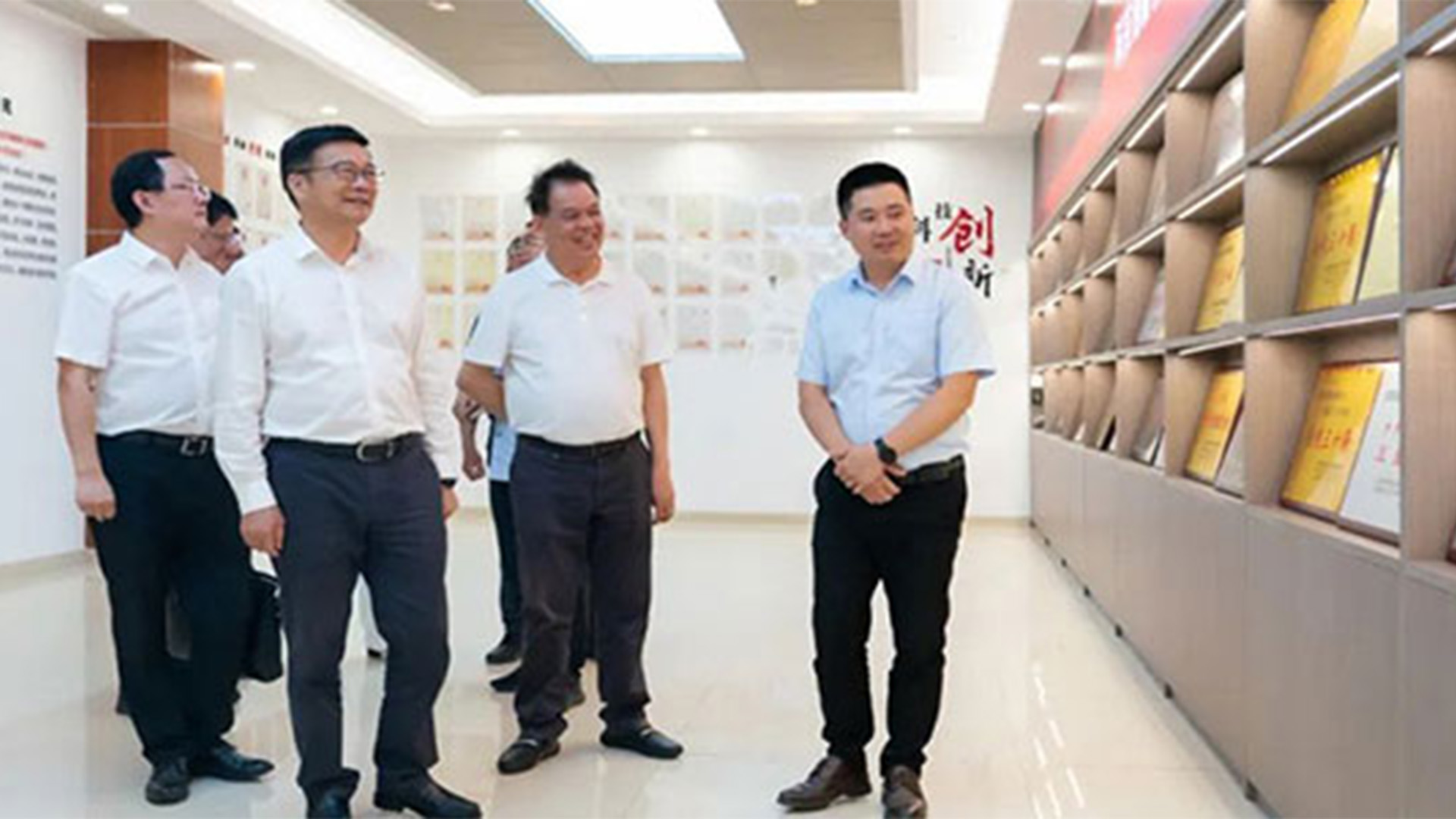 溫州灣新區(qū)黨工委書記、管委會主任周一富走訪浙江石化閥門有限公司